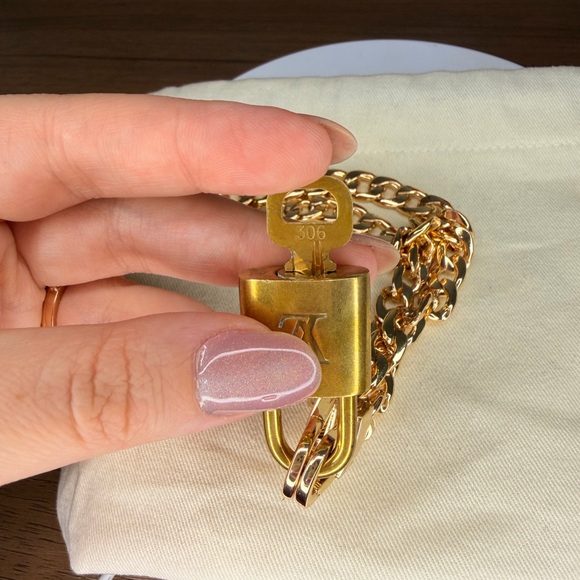 Louis Vuitton Gold Padlock Chain Necklace - Picture 4 of 4